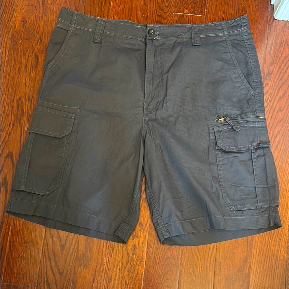 NWT MEN GRAY Cargo Shorts IN SIZE 38 waist